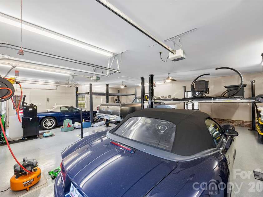 1419 Stoneyridge Drive, Charlotte, NC 28214.  MLS# CAR4343097, YatesRealty ID 4099. 