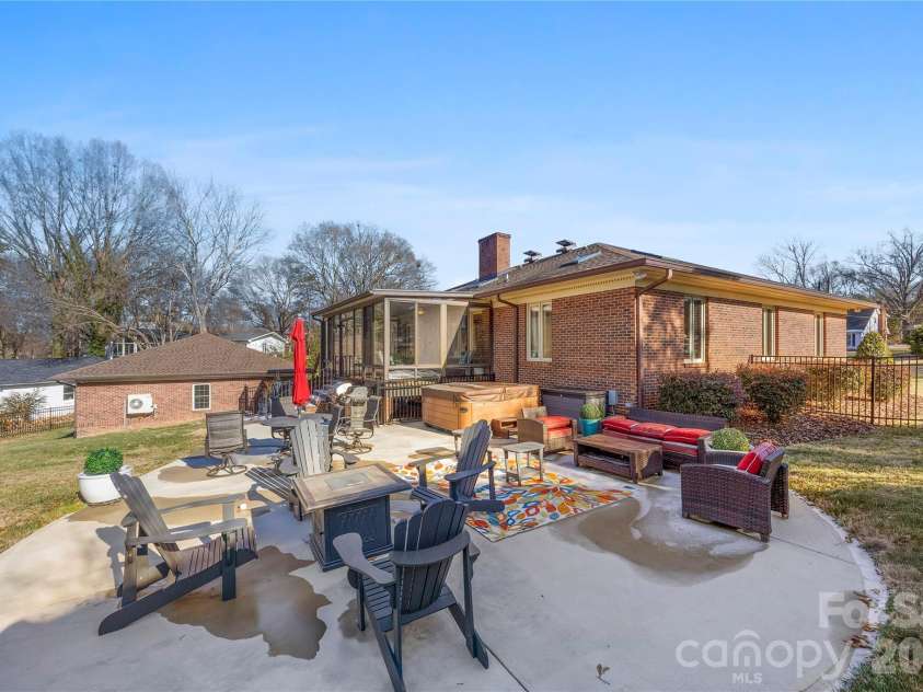 1419 Stoneyridge Drive, Charlotte, NC 28214.  MLS# CAR4343097, YatesRealty ID 4099. 