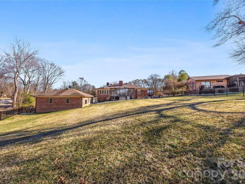 1419 Stoneyridge Drive, Charlotte, NC 28214.  MLS# CAR4343097, YatesRealty ID 4099. 