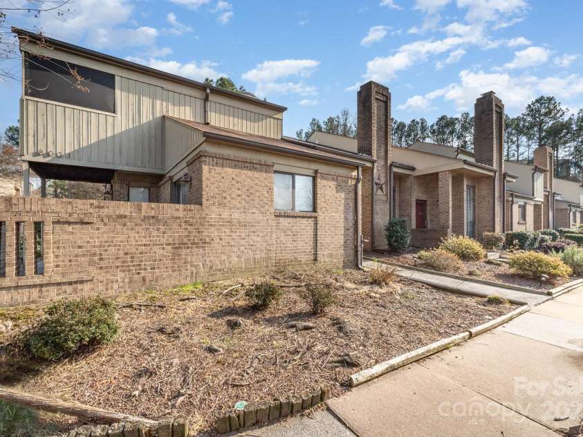 8033 Charter Oak Lane, Charlotte, NC 28226.  MLS# CAR4239350, YatesRealty ID 4099. 