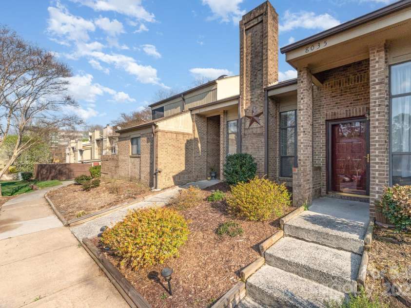 8033 Charter Oak Lane, Charlotte, NC 28226.  MLS# CAR4239350, YatesRealty ID 4099. 