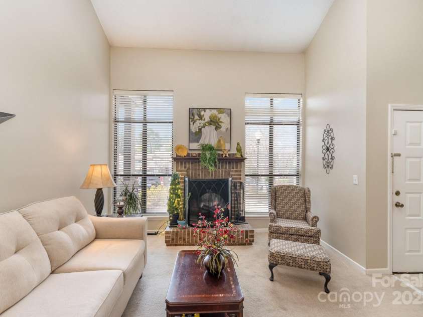 8033 Charter Oak Lane, Charlotte, NC 28226.  MLS# CAR4239350, YatesRealty ID 4099. 