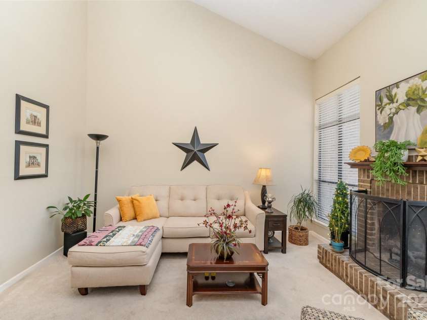 8033 Charter Oak Lane, Charlotte, NC 28226.  MLS# CAR4239350, YatesRealty ID 4099. 