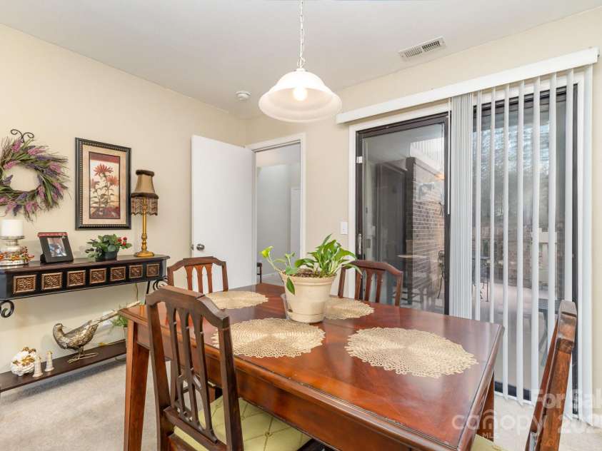 8033 Charter Oak Lane, Charlotte, NC 28226.  MLS# CAR4239350, YatesRealty ID 4099. 