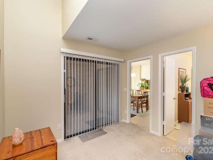 8033 Charter Oak Lane, Charlotte, NC 28226.  MLS# CAR4239350, YatesRealty ID 4099. 