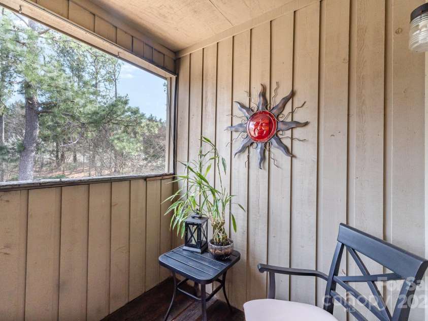 8033 Charter Oak Lane, Charlotte, NC 28226.  MLS# CAR4239350, YatesRealty ID 4099. 