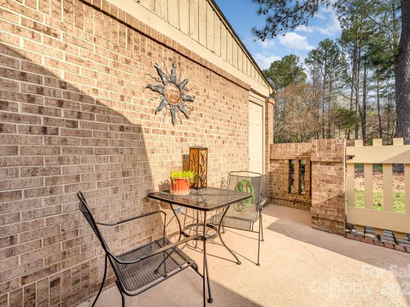 8033 Charter Oak Lane, Charlotte, NC 28226.  MLS# CAR4239350, YatesRealty ID 4099. 