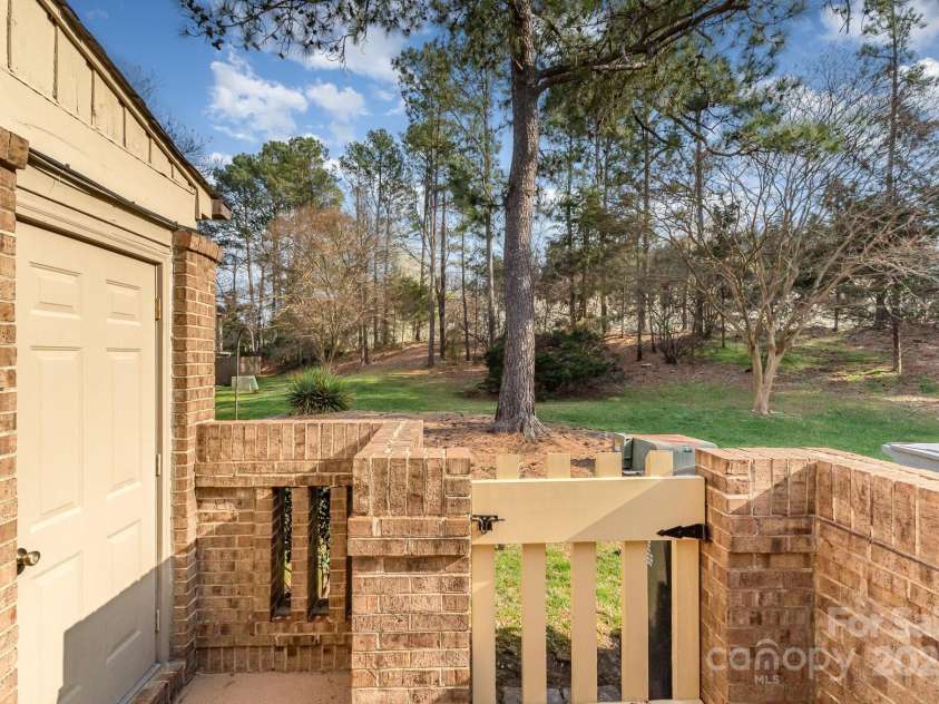 8033 Charter Oak Lane, Charlotte, NC 28226.  MLS# CAR4239350, YatesRealty ID 4099. 