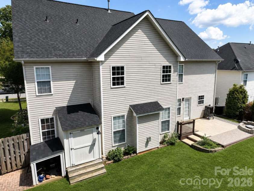 131 Elba Drive, Mooresville, NC 28115.  MLS# CAR4403487, YatesRealty ID 40991. 