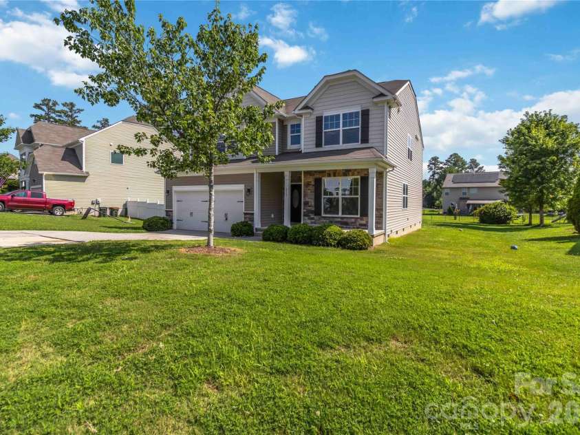 217 Hydrangea Drive, Clover, SC 29710.  MLS# CAR4398603, YatesRealty ID 40992. 