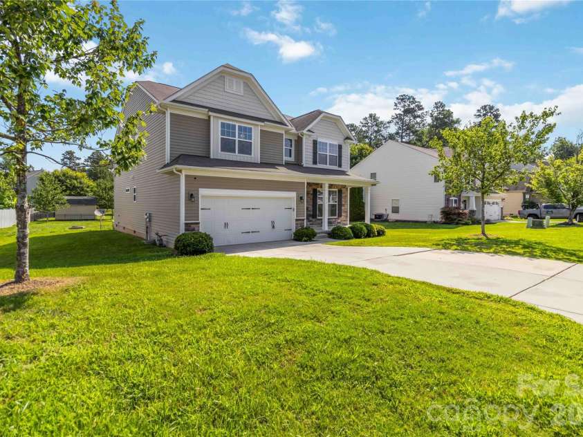 217 Hydrangea Drive, Clover, SC 29710.  MLS# CAR4398603, YatesRealty ID 40992. 