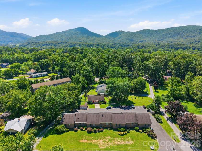 5 Country Gardens Drive, Fletcher, NC 28732.  MLS# CAR4406655, YatesRealty ID 40994. 