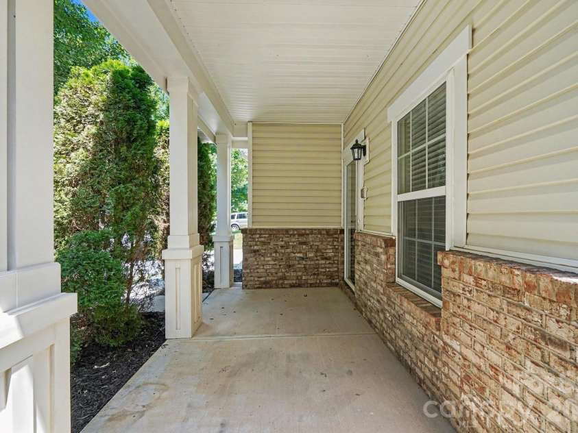 9228 Seamill Road, Charlotte, NC 28278.  MLS# CAR4404827, YatesRealty ID 40995. 