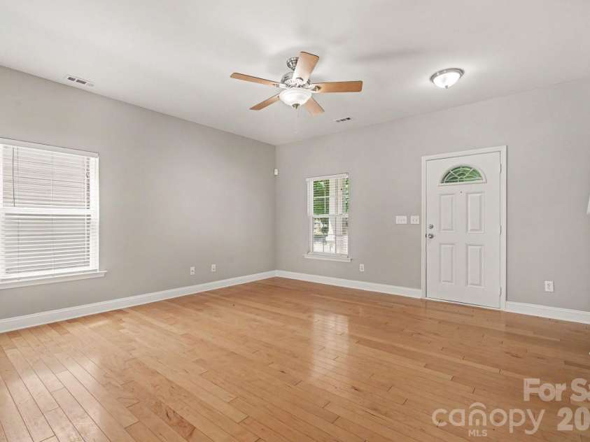 9228 Seamill Road, Charlotte, NC 28278.  MLS# CAR4404827, YatesRealty ID 40995. 