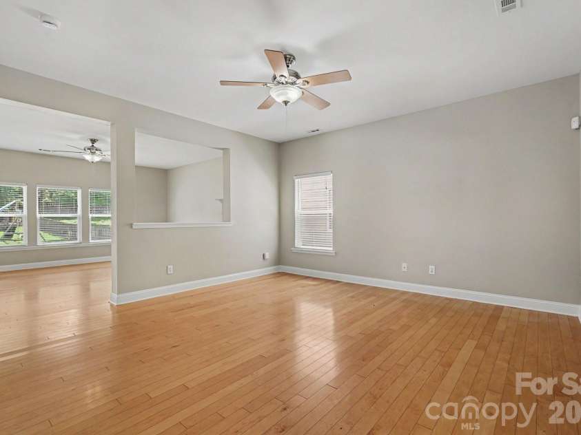 9228 Seamill Road, Charlotte, NC 28278.  MLS# CAR4404827, YatesRealty ID 40995. 
