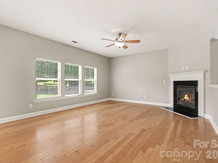 9228 Seamill Road, Charlotte, NC 28278.  MLS# CAR4404827, YatesRealty ID 40995. 