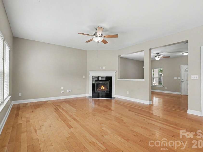 9228 Seamill Road, Charlotte, NC 28278.  MLS# CAR4404827, YatesRealty ID 40995. 
