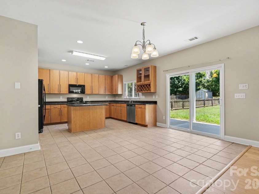 9228 Seamill Road, Charlotte, NC 28278.  MLS# CAR4404827, YatesRealty ID 40995. 