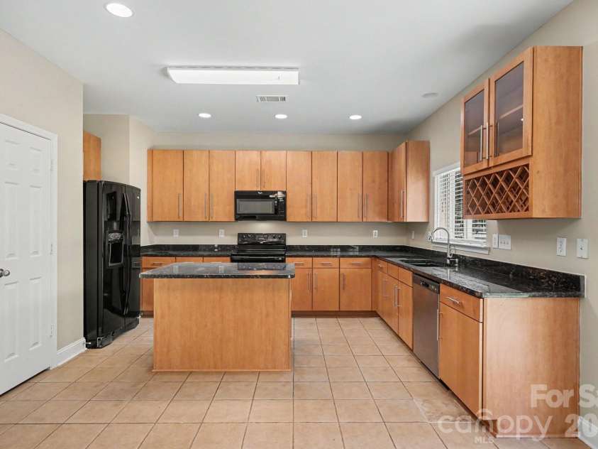 9228 Seamill Road, Charlotte, NC 28278.  MLS# CAR4404827, YatesRealty ID 40995. 