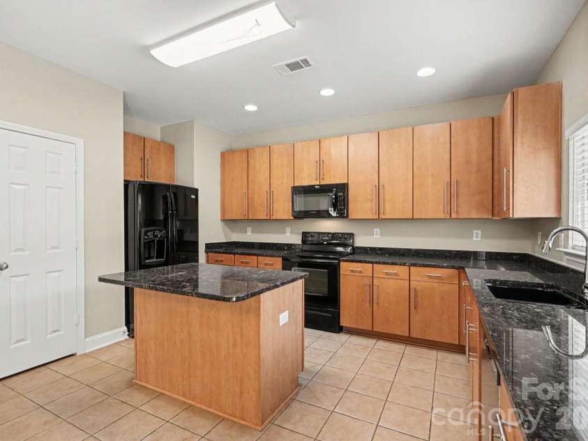 9228 Seamill Road, Charlotte, NC 28278.  MLS# CAR4404827, YatesRealty ID 40995. 