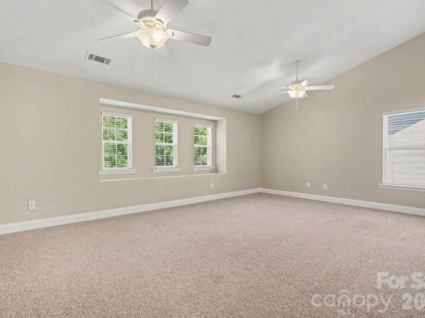 9228 Seamill Road, Charlotte, NC 28278.  MLS# CAR4404827, YatesRealty ID 40995. 