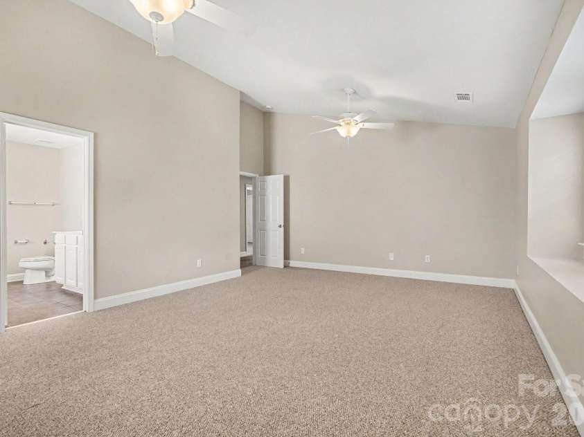9228 Seamill Road, Charlotte, NC 28278.  MLS# CAR4404827, YatesRealty ID 40995. 