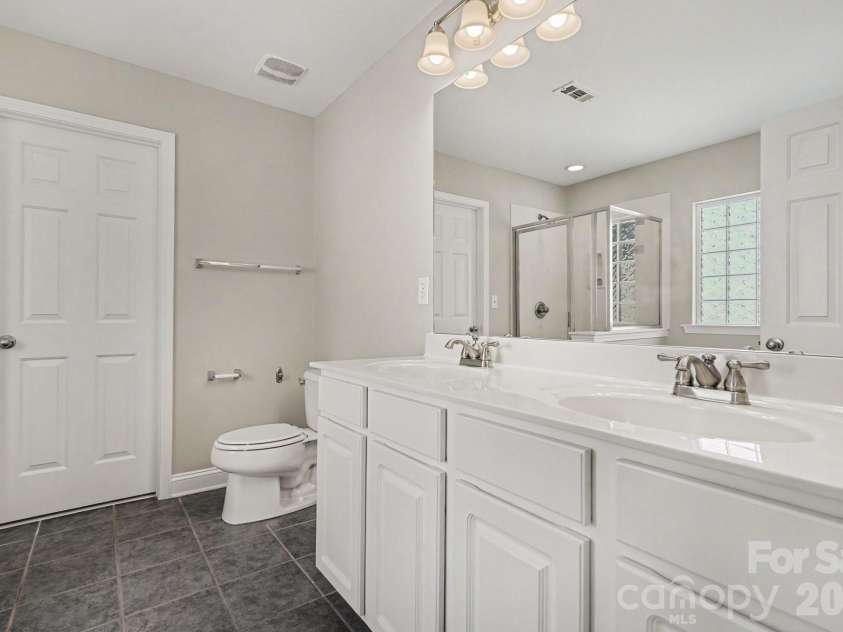 9228 Seamill Road, Charlotte, NC 28278.  MLS# CAR4404827, YatesRealty ID 40995. 