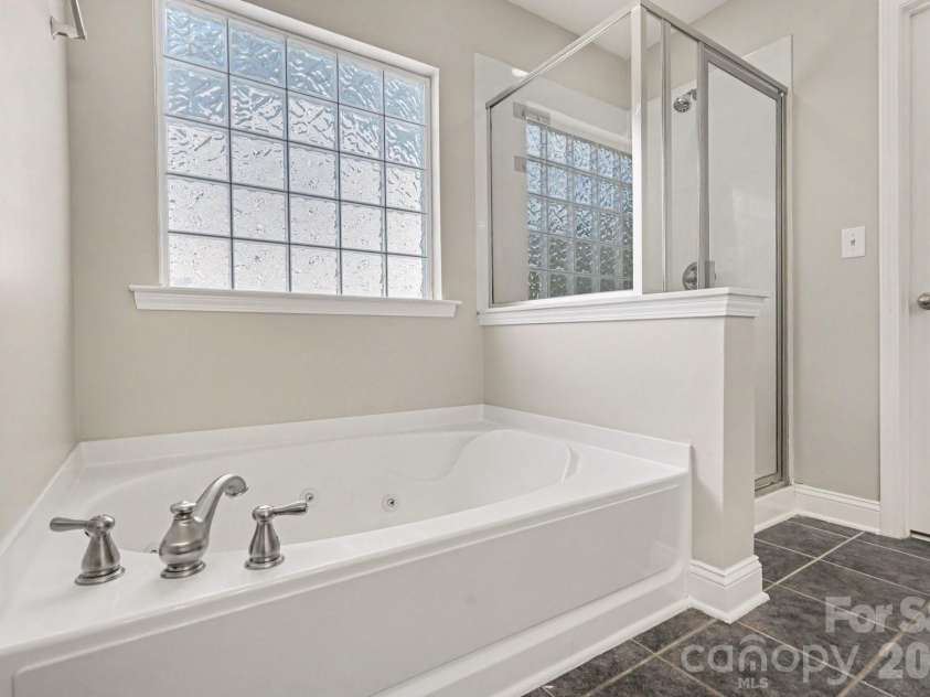 9228 Seamill Road, Charlotte, NC 28278.  MLS# CAR4404827, YatesRealty ID 40995. 
