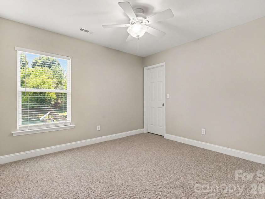 9228 Seamill Road, Charlotte, NC 28278.  MLS# CAR4404827, YatesRealty ID 40995. 