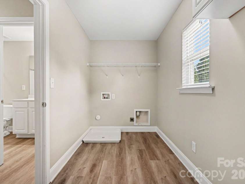 9228 Seamill Road, Charlotte, NC 28278.  MLS# CAR4404827, YatesRealty ID 40995. 