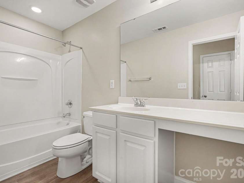 9228 Seamill Road, Charlotte, NC 28278.  MLS# CAR4404827, YatesRealty ID 40995. 