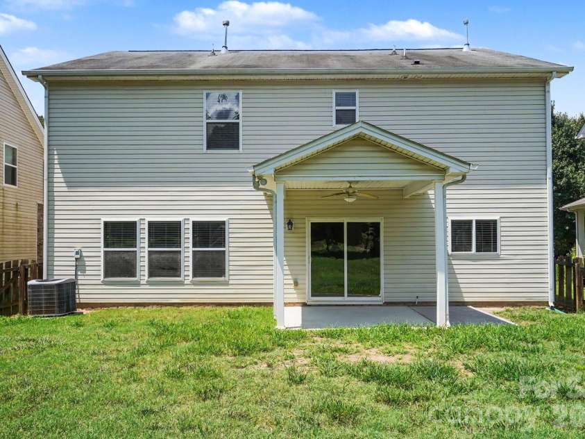9228 Seamill Road, Charlotte, NC 28278.  MLS# CAR4404827, YatesRealty ID 40995. 
