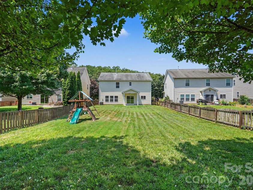 9228 Seamill Road, Charlotte, NC 28278.  MLS# CAR4404827, YatesRealty ID 40995. 