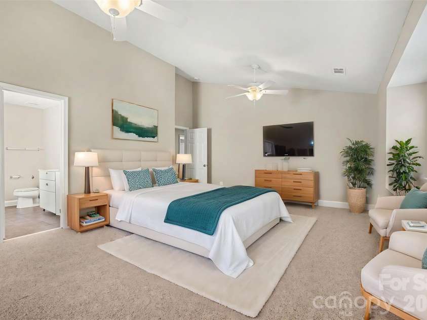 9228 Seamill Road, Charlotte, NC 28278.  MLS# CAR4404827, YatesRealty ID 40995. Virtually Staged