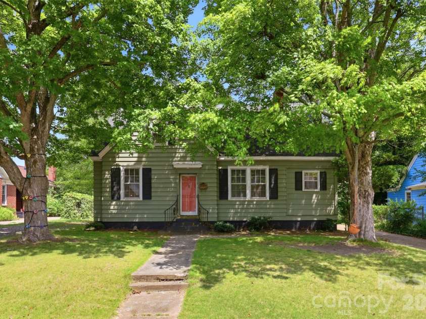 704 Washington Street, Shelby, NC 28150.  MLS# CAR4407611, YatesRealty ID 40996. 