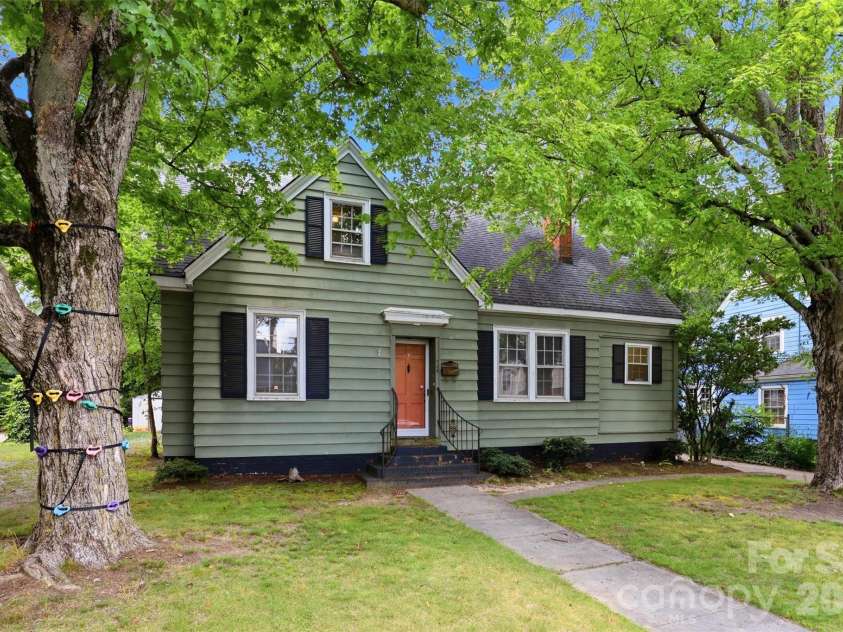 704 Washington Street, Shelby, NC 28150.  MLS# CAR4407611, YatesRealty ID 40996. 