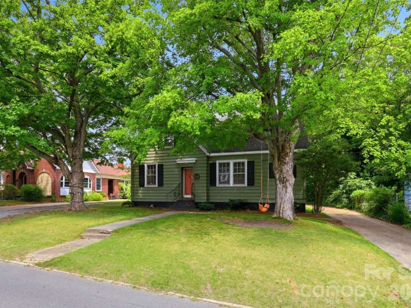 704 Washington Street, Shelby, NC 28150.  MLS# CAR4407611, YatesRealty ID 40996. 