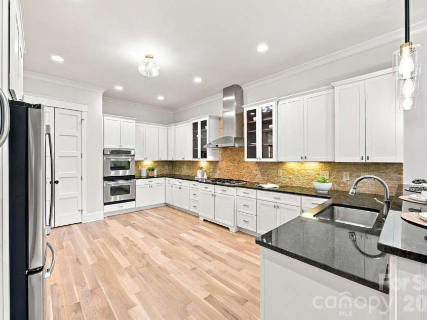 121 Brawley Harbor Place, Mooresville, NC 28117.  MLS# CAR4406022, YatesRealty ID 40998. 