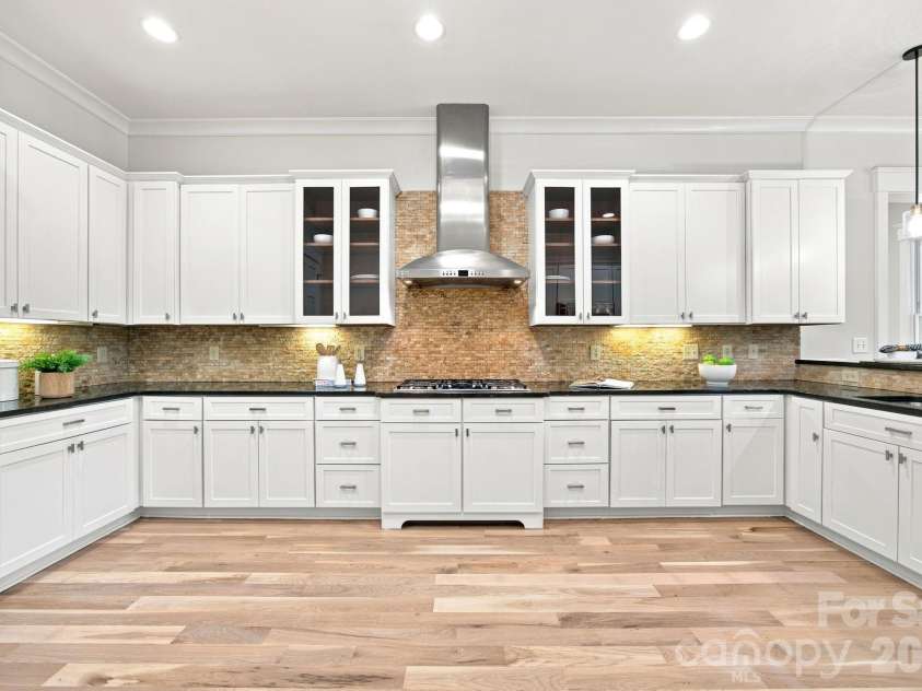 121 Brawley Harbor Place, Mooresville, NC 28117.  MLS# CAR4406022, YatesRealty ID 40998. 