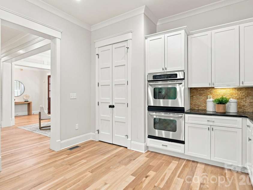 121 Brawley Harbor Place, Mooresville, NC 28117.  MLS# CAR4406022, YatesRealty ID 40998. 