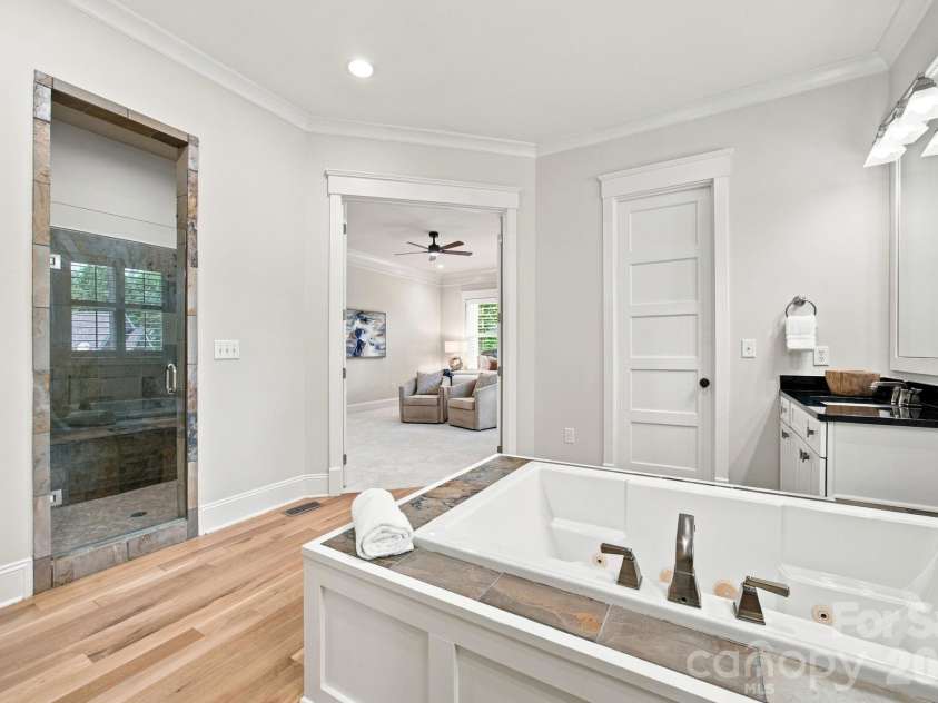 121 Brawley Harbor Place, Mooresville, NC 28117.  MLS# CAR4406022, YatesRealty ID 40998. 