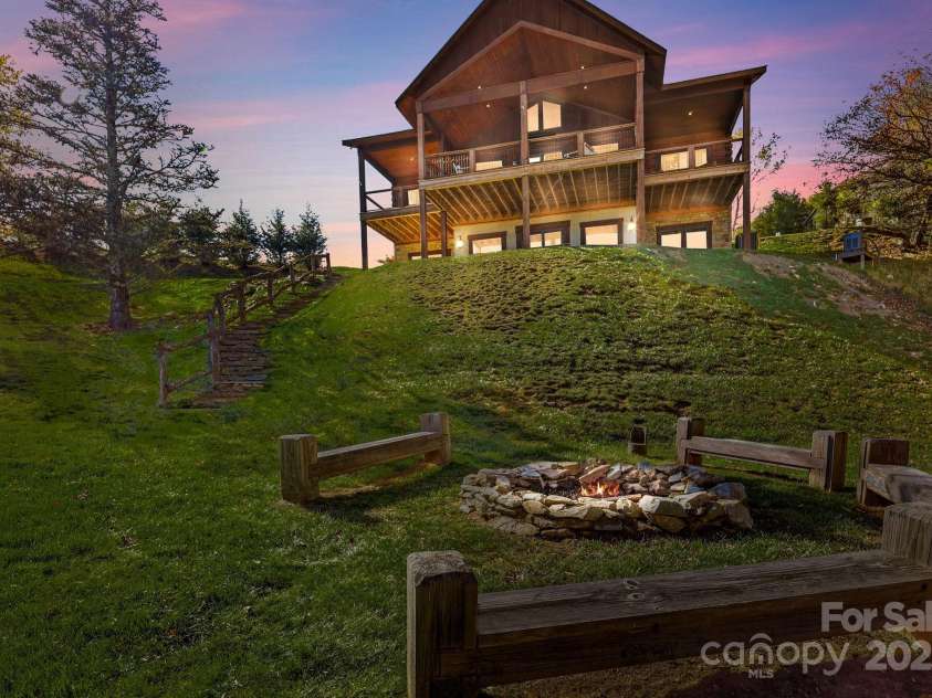 584 Grey Fox Ridge, Banner Elk, NC 28604.  MLS# CAR4315147, YatesRealty ID 410. 