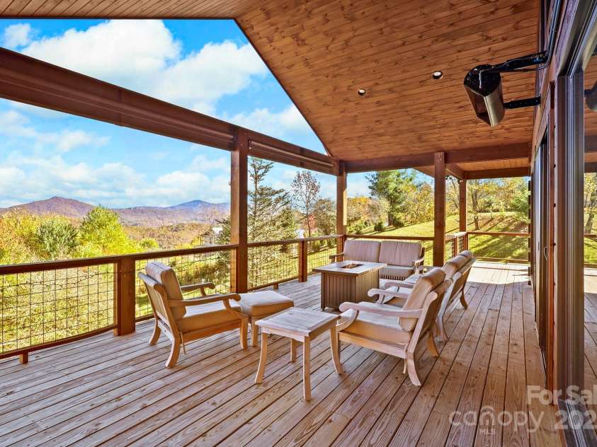 584 Grey Fox Ridge, Banner Elk, NC 28604.  MLS# CAR4315147, YatesRealty ID 410. 