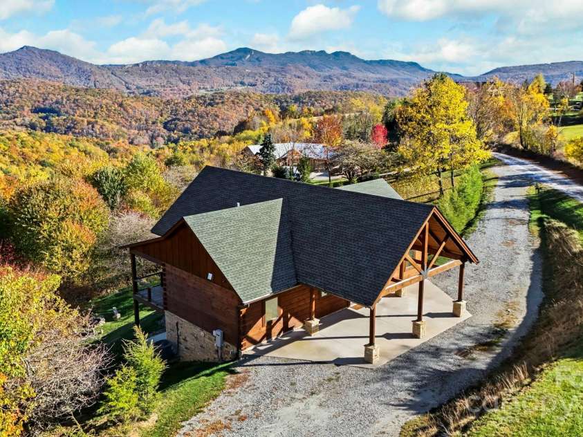 584 Grey Fox Ridge, Banner Elk, NC 28604.  MLS# CAR4315147, YatesRealty ID 410. 