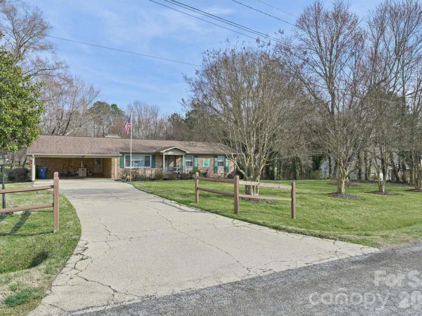 103 Magnolia Drive, Salisbury, NC 28147.  MLS# CAR4353673, YatesRealty ID 4100. 