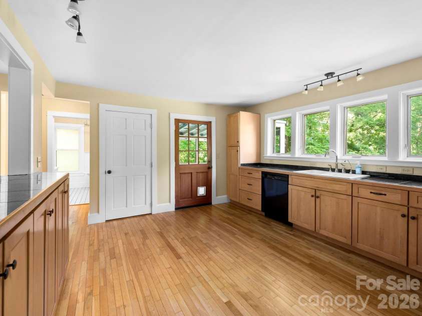 57 Dale Street, Asheville, NC 28806.  MLS# CAR4408742, YatesRealty ID 41003. 
