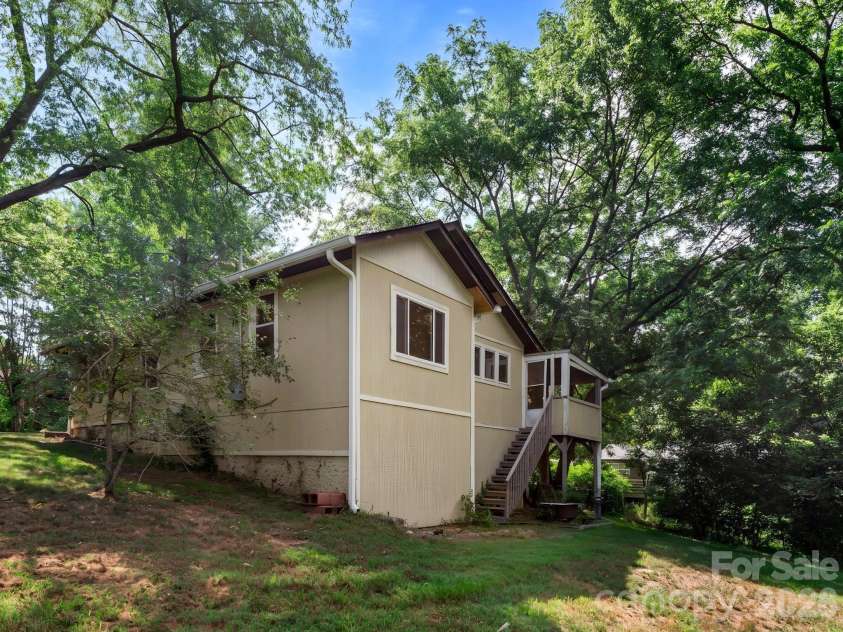 57 Dale Street, Asheville, NC 28806.  MLS# CAR4408742, YatesRealty ID 41003. 