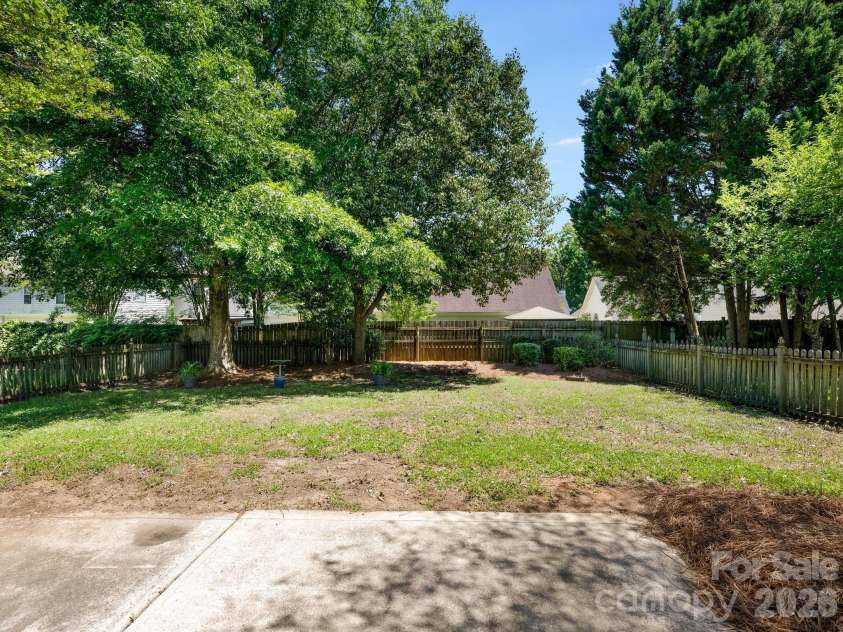 6208 Harburn Forest Drive, Charlotte, NC 28269.  MLS# CAR4380021, YatesRealty ID 41005. Back Yard