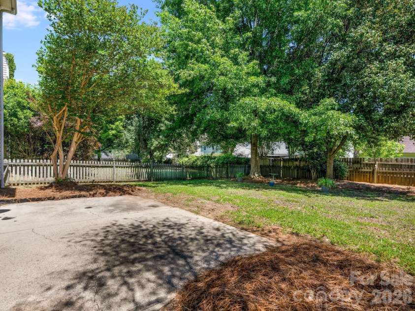 6208 Harburn Forest Drive, Charlotte, NC 28269.  MLS# CAR4380021, YatesRealty ID 41005. Back Yard