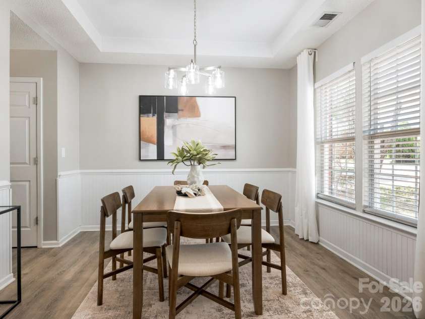 6208 Harburn Forest Drive, Charlotte, NC 28269.  MLS# CAR4380021, YatesRealty ID 41005. Dining